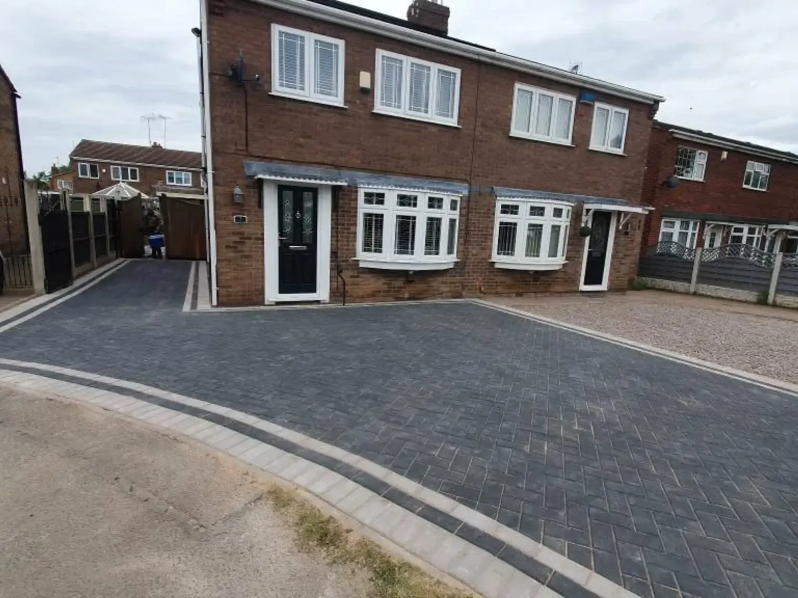 Charcoal driveway with a contrasting kerb edge