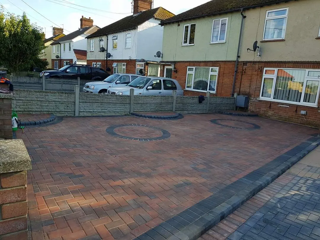 Brindle block paving driveway with charcoal circle features