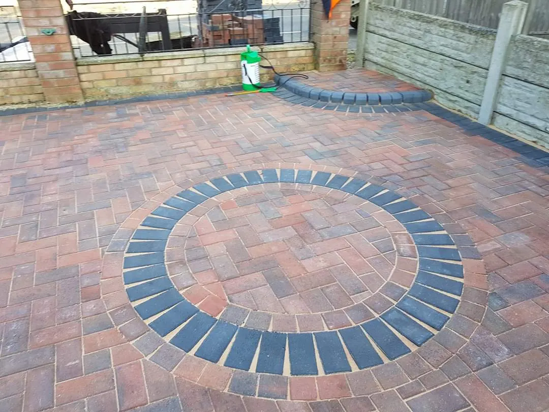 Charcoal block paving circle set into a brindle driveway