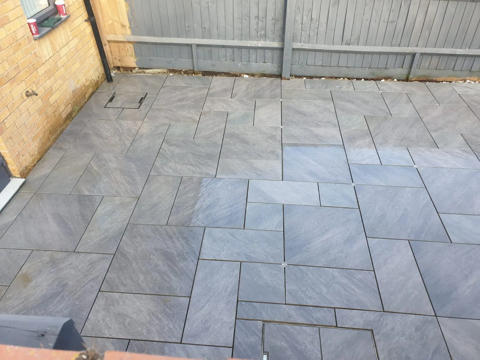 Grey porcelain patio in large-format slabs