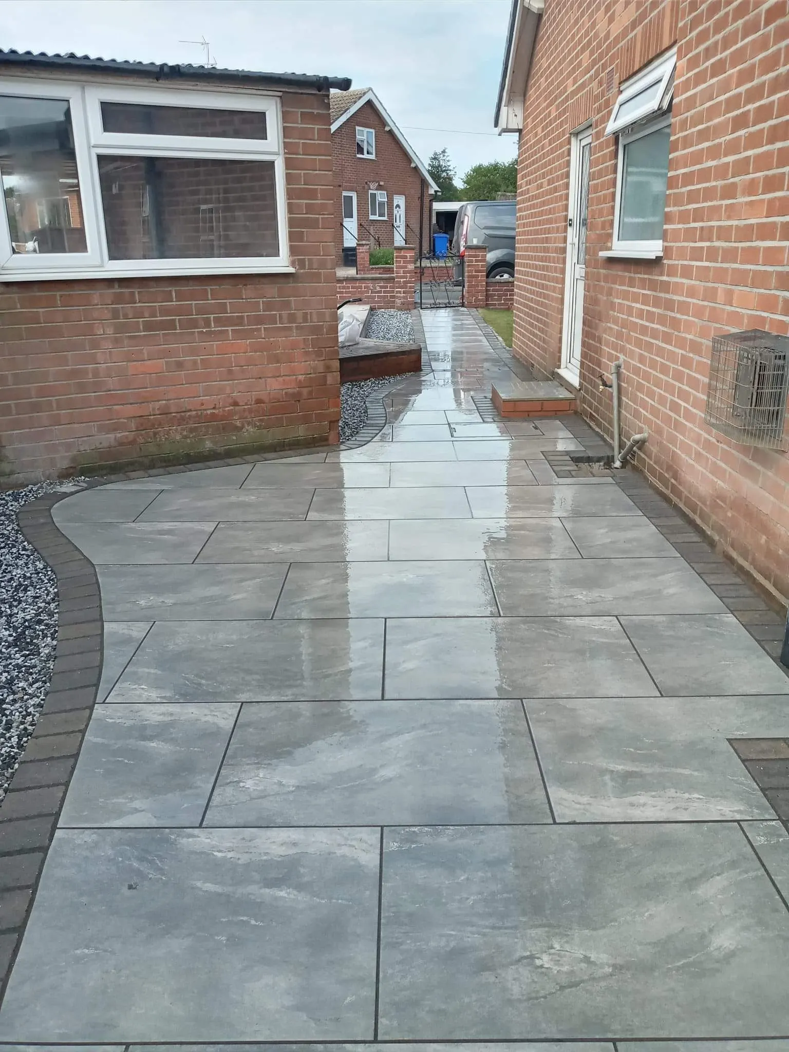 Grey porcelain paving along a side return