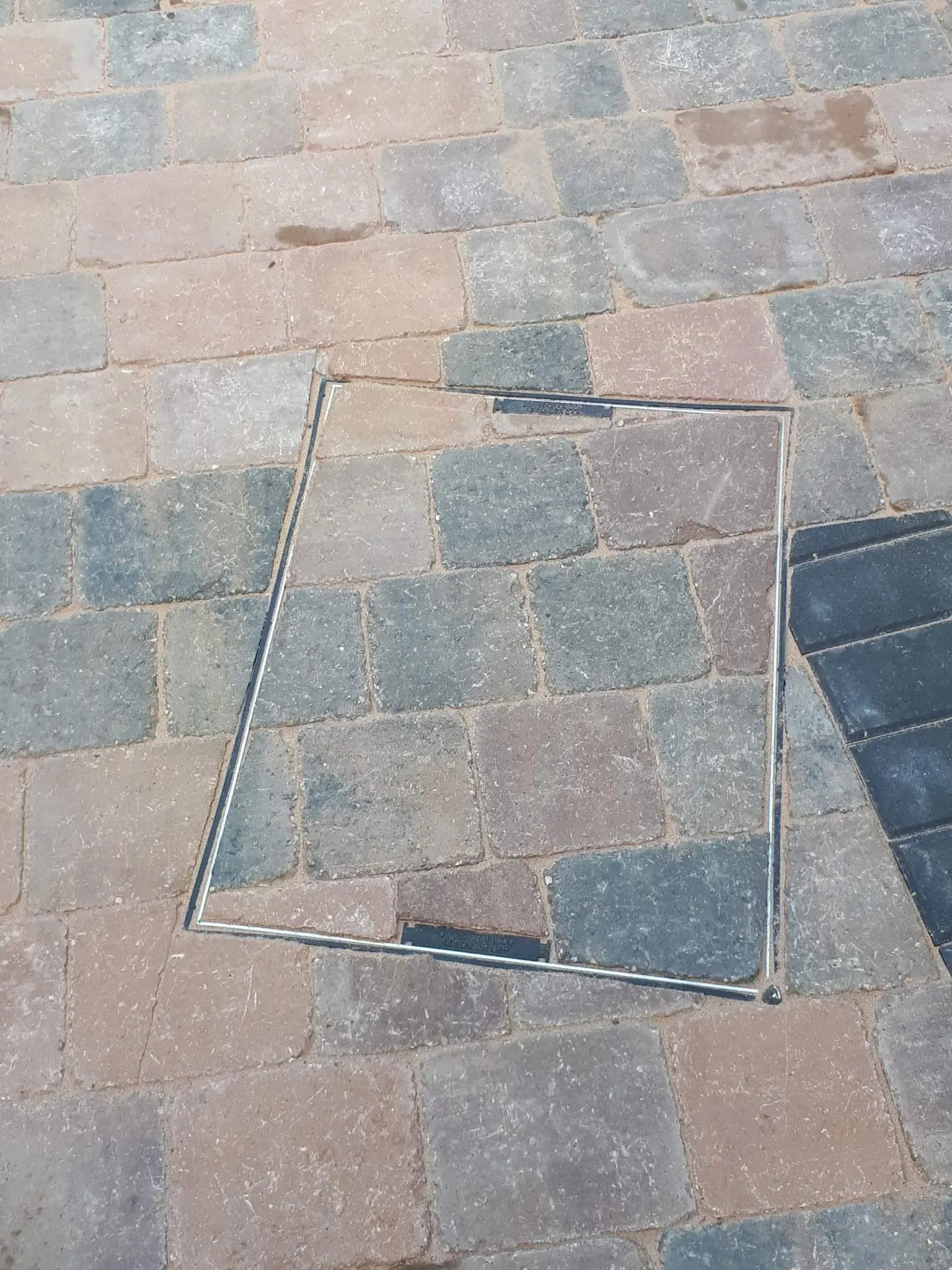 Multicolour block paving with a recessed manhole cover