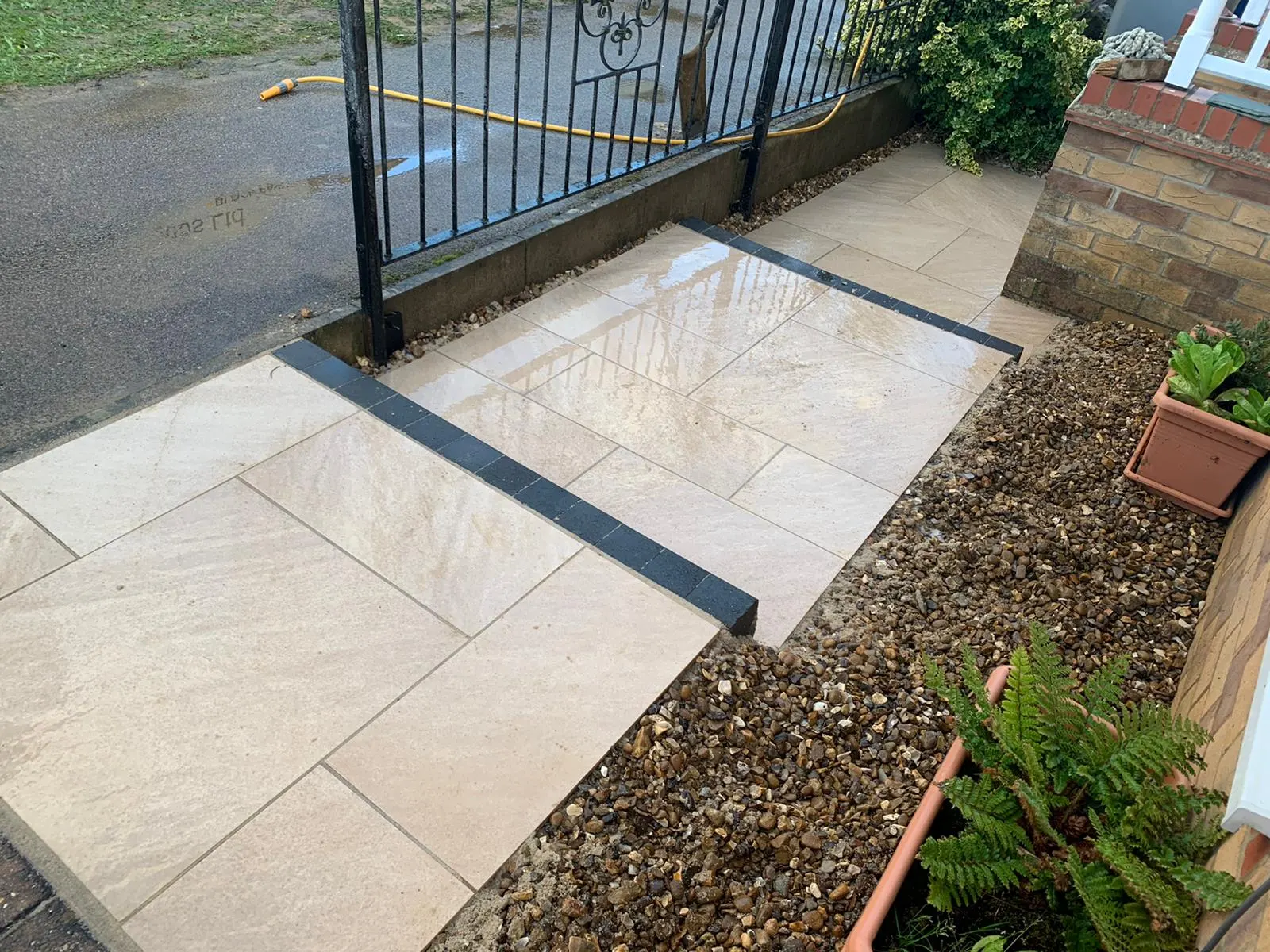 Porcelain front path and steps beside a gravel bed